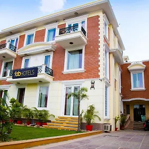 Hotel Super Collection O Sakshi, Gurgaon